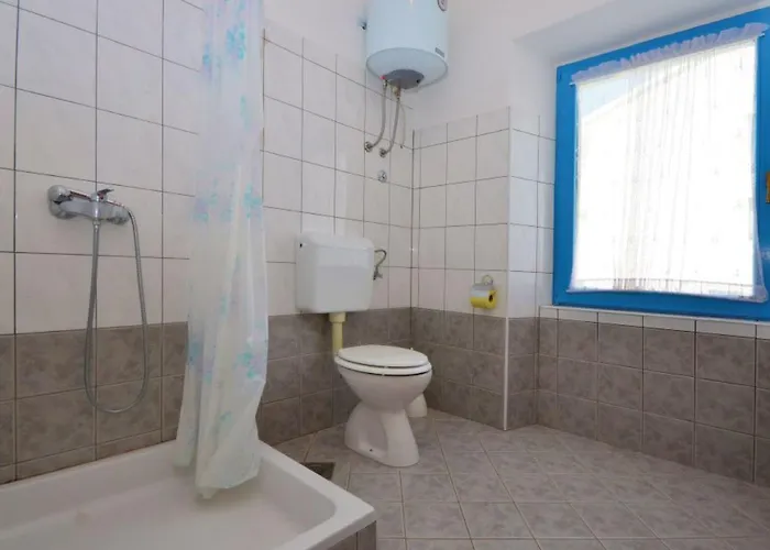 In Mit Freiterrasse By Interhome Nyaraló