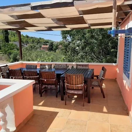 In Mit Freiterrasse By Interhome Vakantiehuis