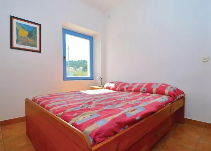 In Mit Freiterrasse By Interhome بيت للعطل *